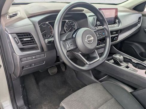 Used 2023 Nissan Rogue SV image 9