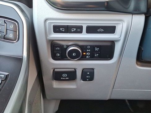 Used 2023 Ford F150 Limited image 29