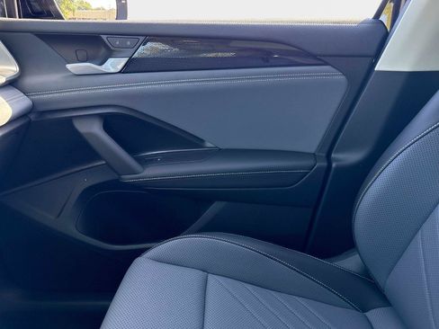 New 2025 Volkswagen Tiguan SE image 19