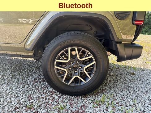 Used 2026 Jeep Wrangler Unlimited Sahara AWD/4WD image 9