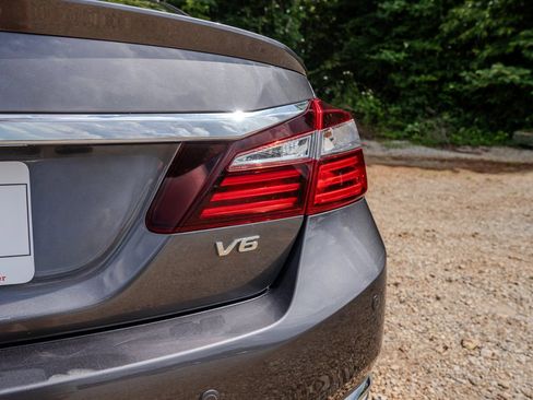 Used 2016 Honda Accord EX-L image 11