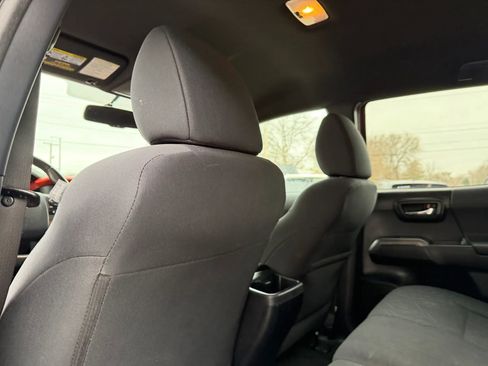 Used 2017 Toyota Tacoma TRD Sport w/ Exterior Package image 22