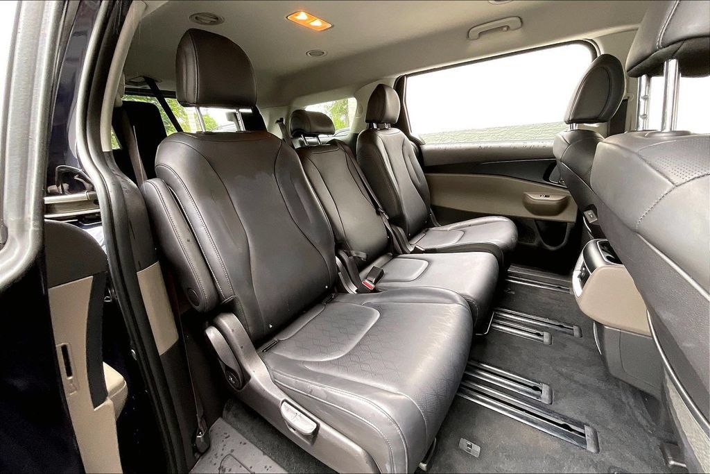 Used 2026 Kia Carnival FWD image 16