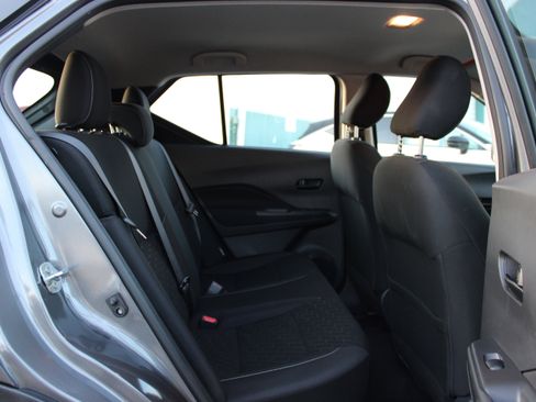 Used 2021 Nissan Kicks S image 11