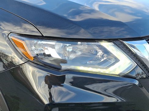 Used 2019 Nissan Rogue S w/ Special Edition Package image 11