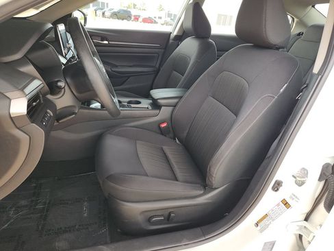Used 2025 Nissan Altima 2.5 SV FWD image 13