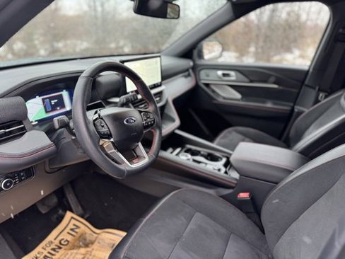 Used 2025 Ford Explorer ST image 13