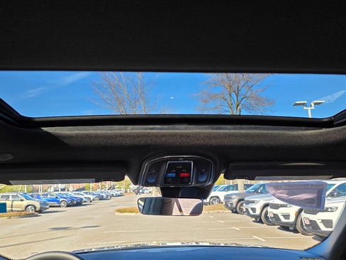 New 2025 Jeep Grand Cherokee Laredo image 12