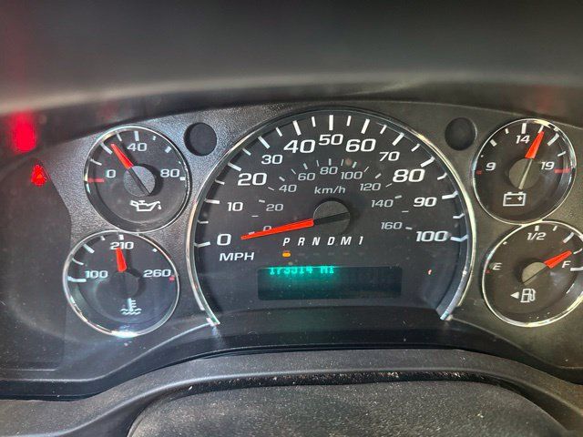 Used 2017 Chevrolet Express 3500 RWD image 3