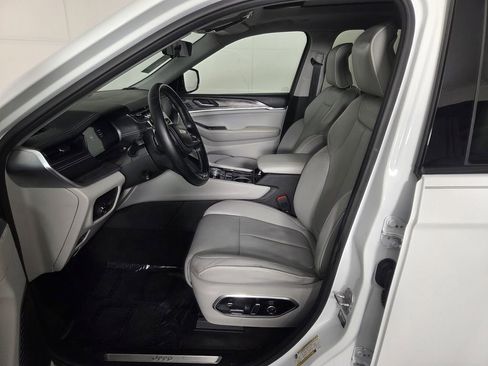 Used 2021 Jeep Grand Cherokee L Overland w/ Advanced Protech Group III AWD/4WD image 9