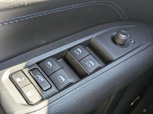 New 2026 Jeep Compass Latitude w/ Sun and Sound Group AWD/4WD image 21