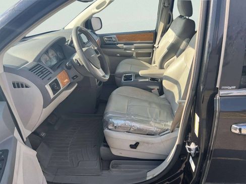 Used 2008 Chrysler Town & Country Limited w/ Entertainment Group #3 FWD image 19