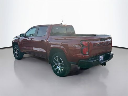 Used 2024 Chevrolet Colorado Z71 w/ Z71 Convenience Package 2 image 5