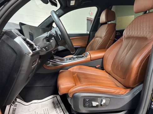 Used 2024 BMW X7 M60i AWD/4WD image 23
