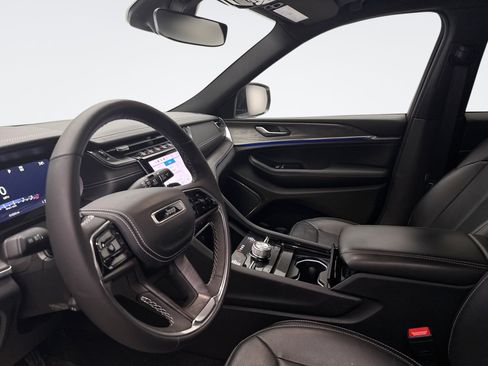 Used 2023 Jeep Grand Cherokee Overland w/ MOPAR Finishing Package image 9