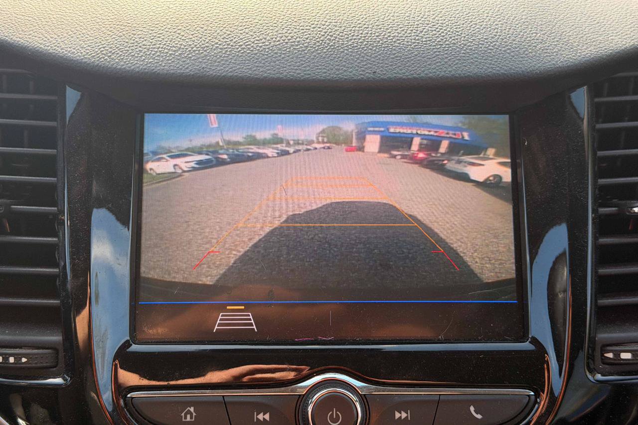Used 2020 Chevrolet Trax LT w/ LT Convenience Package FWD image 19