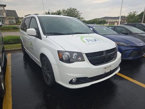 Used 2018 Dodge Grand Caravan SE FWD image 1