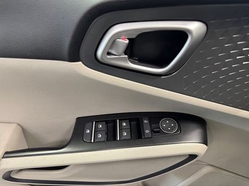 Used 2020 Kia Soul S FWD image 25