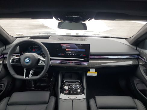 New 2026 BMW 550e xDrive 550e xDrive w/ Executive Package image 20