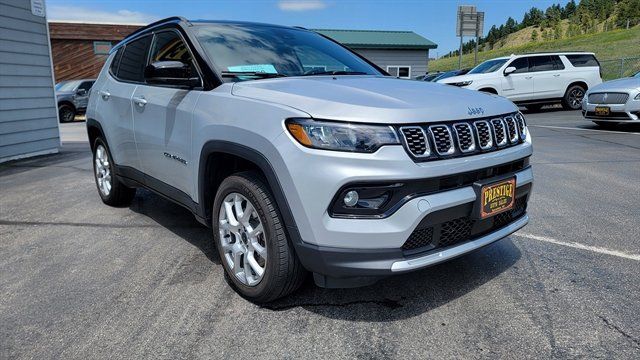 Used 2025 Jeep Compass Limited AWD/4WD image 4
