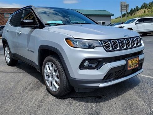 Used 2025 Jeep Compass Limited AWD/4WD image 4