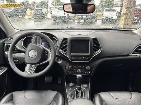 Used 2022 Jeep Cherokee Latitude Lux w/ Sun & Sound Group AWD/4WD image 3