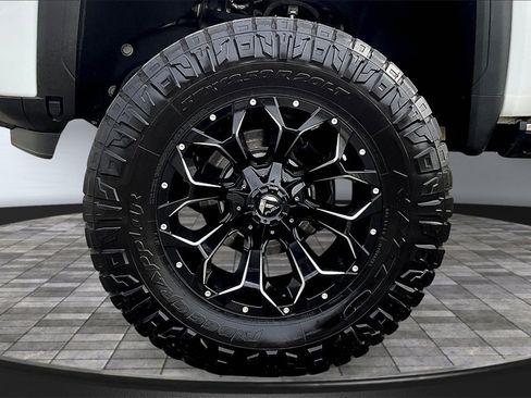 Used 2024 GMC Sierra 2500 Denali Ultimate image 9