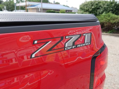 Used 2018 Chevrolet Silverado 1500 LT w/ All Star Edition AWD/4WD image 9