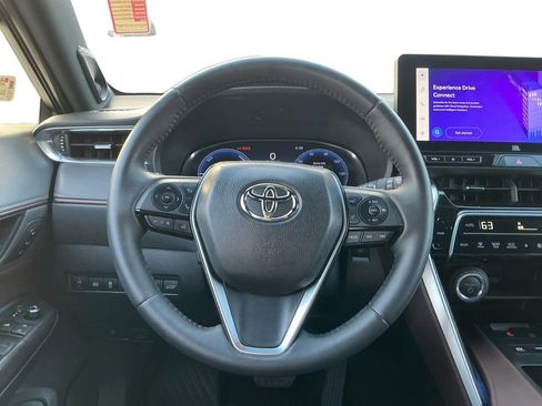Used 2024 Toyota Venza Limited image 18