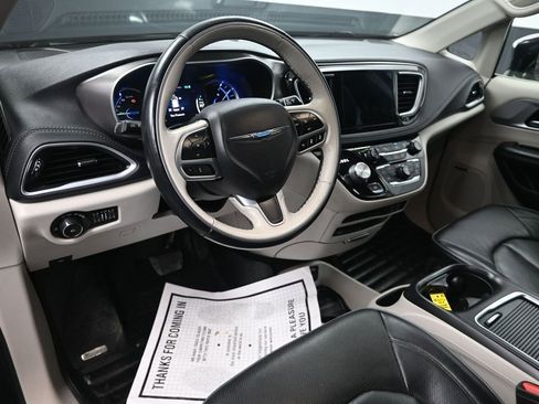 Used 2018 Chrysler Pacifica Limited w/ Advanced Safetytec Group image 14