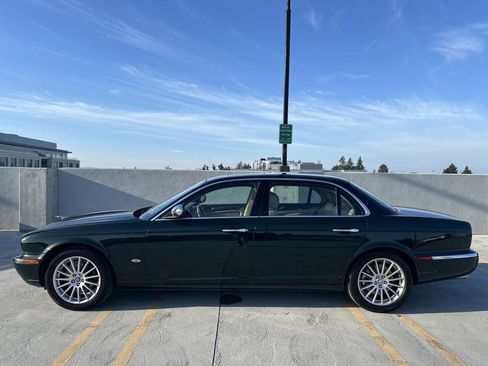 Used 2007 Jaguar XJ8 image 11