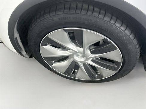 Used 2023 Tesla Model Y Long Range image 11