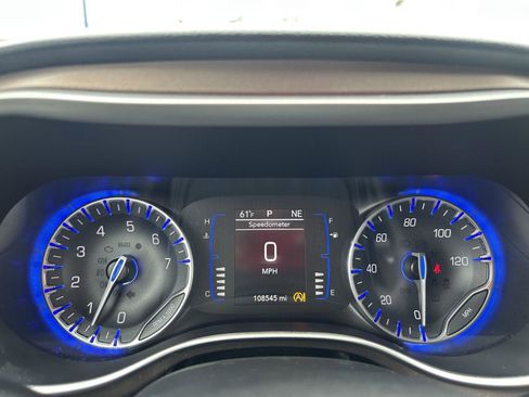 Used 2020 Chrysler Voyager LX FWD image 30