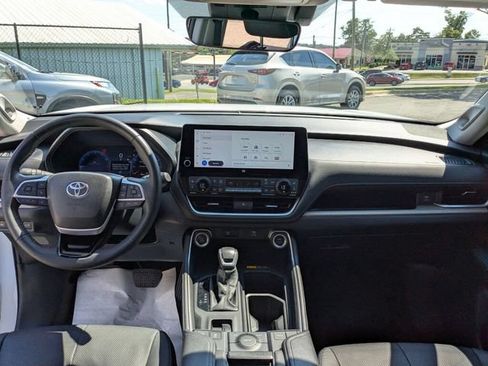 Used 2024 Toyota Grand Highlander FWD image 14