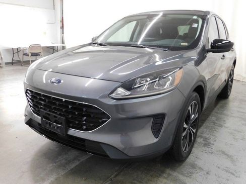 Used 2022 Ford Escape SE w/ SE Sport Appearance Package image 9