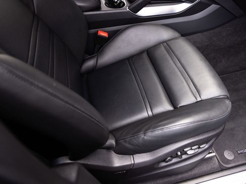 Certified 2023 Porsche Cayenne Turbo S AWD/4WD image 34