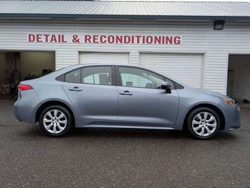 Used 2023 Toyota Corolla LE image 2