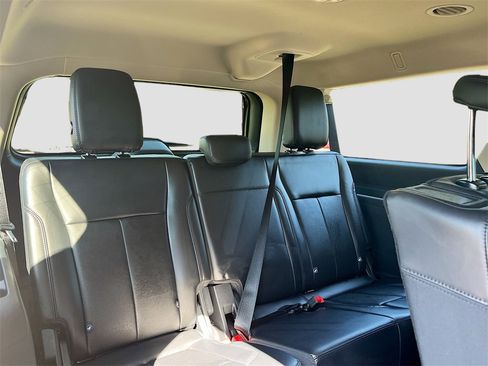 Used 2024 Ford Expedition Max XLT image 27