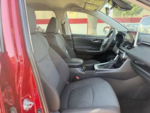 Used 2025 Toyota RAV4 XLE FWD image 29