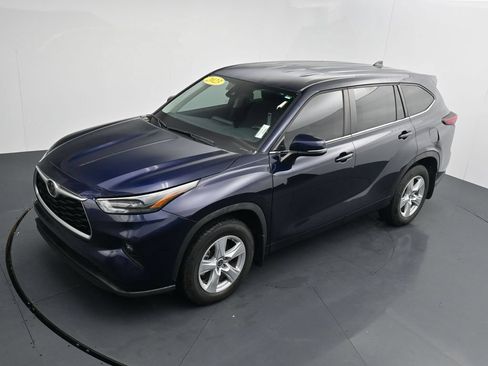 Used 2023 Toyota Highlander LE AWD/4WD image 23