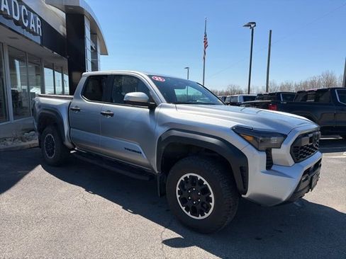 Used 2025 Toyota Tacoma TRD Off-Road w/ TRD Off Road Upgrade Package image 7