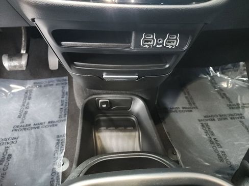 Used 2025 Chrysler Pacifica Select FWD image 20