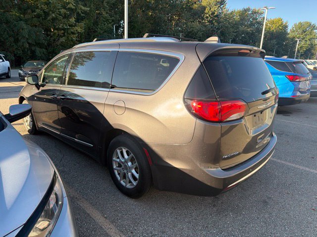 Used 2020 Chrysler Pacifica Touring-L FWD image 4