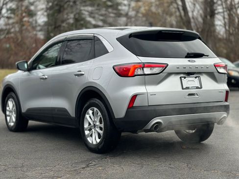 Used 2020 Ford Escape SE image 8