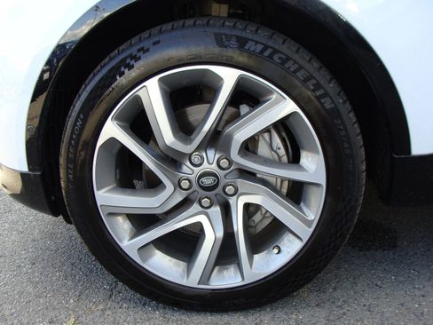 Used 2020 Land Rover Discovery Landmark image 40