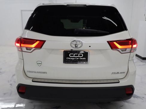 Used 2017 Toyota Highlander XLE image 6