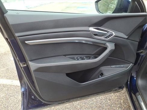 Used 2022 Audi e-tron Premium w/ Convenience Plus Package image 14