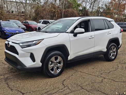 Used 2023 Toyota RAV4 XLE image 7