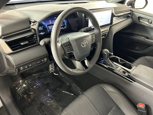 Used 2025 Toyota Camry XSE FWD image 11