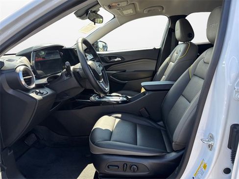 Used 2025 Chevrolet Trax ACTIV w/ Driver Confidence Package image 9